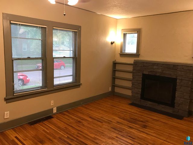 1016 W 27th St Street, Sioux Falls, SD 57105
