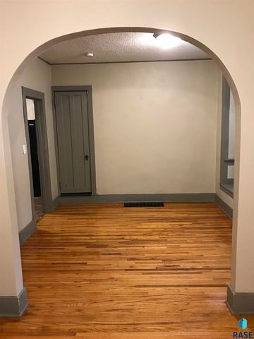 1016 W 27th St Street, Sioux Falls, SD 57105