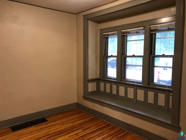 1016 W 27th St Street, Sioux Falls, SD 57105