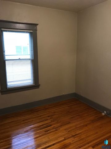 1016 W 27th St Street, Sioux Falls, SD 57105