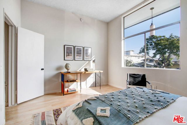 1045 N Ardmore Avenue, Los Angeles, CA 90029