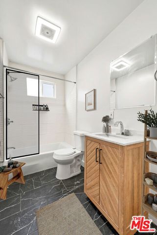 1045 N Ardmore Avenue, Los Angeles, CA 90029