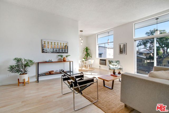 1045 N Ardmore Avenue, Los Angeles, CA 90029