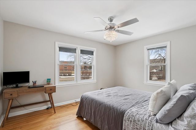 689 E Illinois Road, Lake Forest, IL 60045