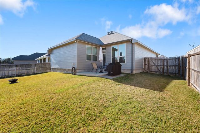 2004 Dumfries Drive, Bryan, TX 77807