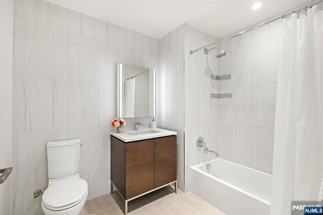 1000 Maxwell Lane 10E, Hoboken, NJ 07030