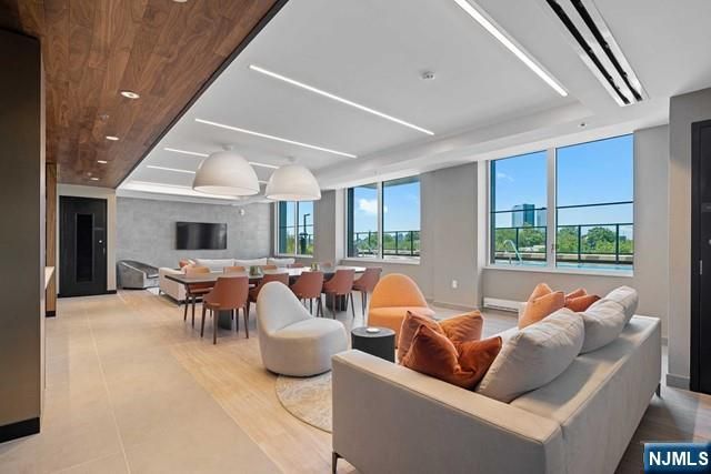 1000 Maxwell Lane 10E, Hoboken, NJ 07030