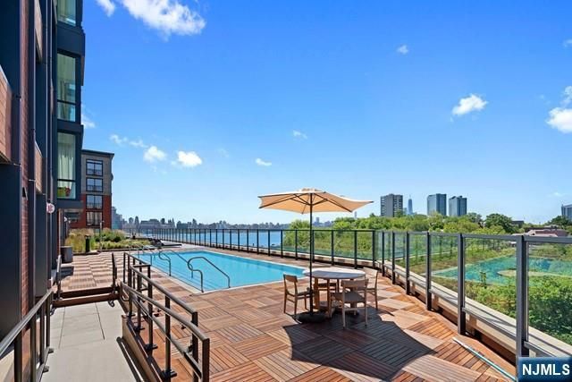 1000 Maxwell Lane 10E, Hoboken, NJ 07030