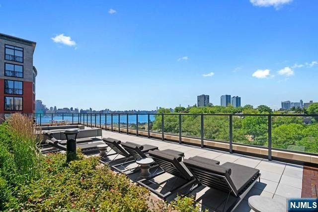 1000 Maxwell Lane 10E, Hoboken, NJ 07030