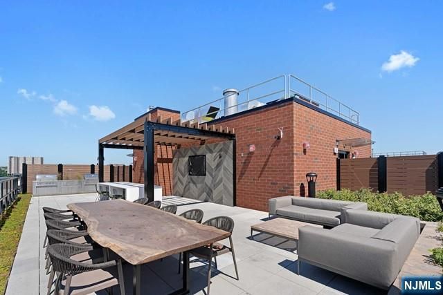 1000 Maxwell Lane 10E, Hoboken, NJ 07030