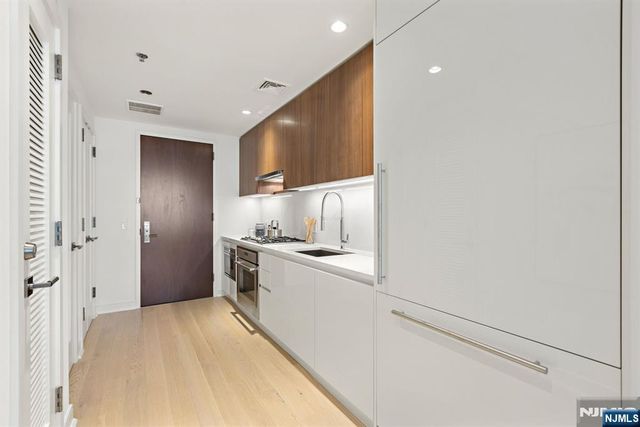 1000 Maxwell Lane 10E, Hoboken, NJ 07030