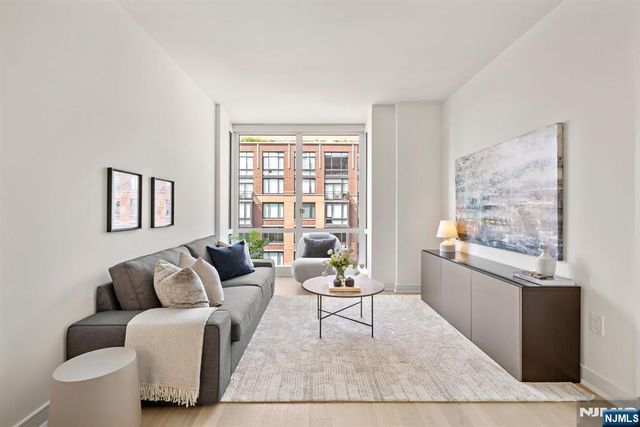 1000 Maxwell Lane 10E, Hoboken, NJ 07030
