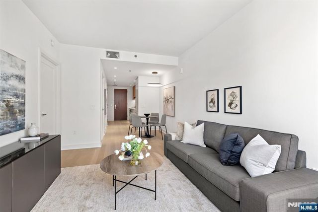1000 Maxwell Lane 10E, Hoboken, NJ 07030