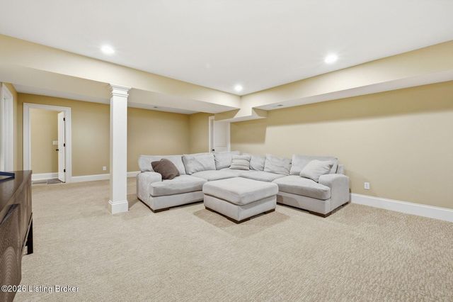 9103 Dayflower St, Prospect, KY 40059