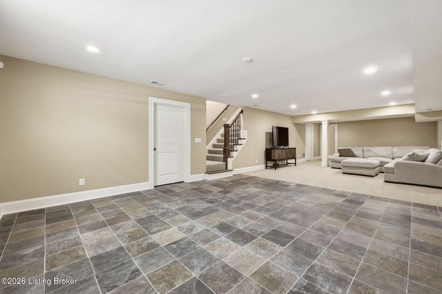 9103 Dayflower St, Prospect, KY 40059