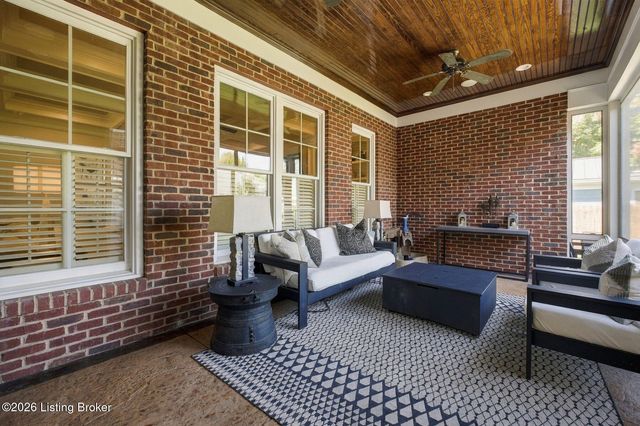9103 Dayflower St, Prospect, KY 40059