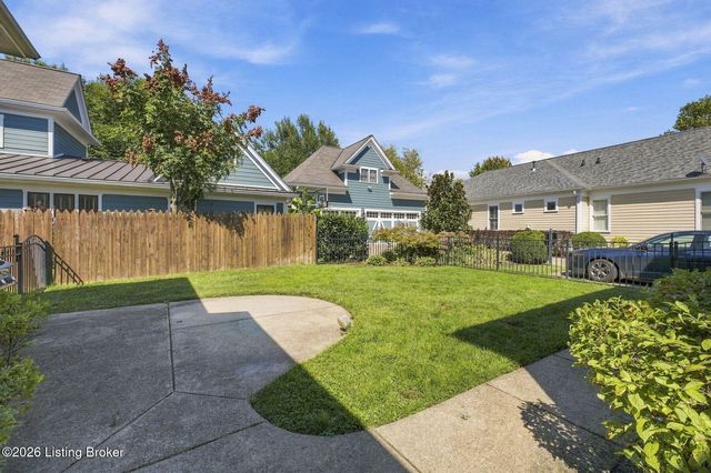 9103 Dayflower St, Prospect, KY 40059