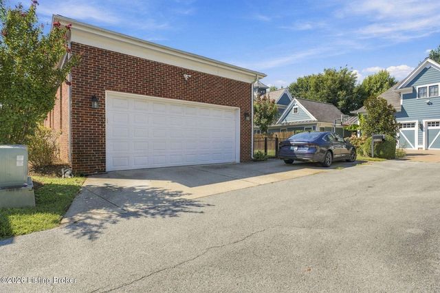 9103 Dayflower St, Prospect, KY 40059