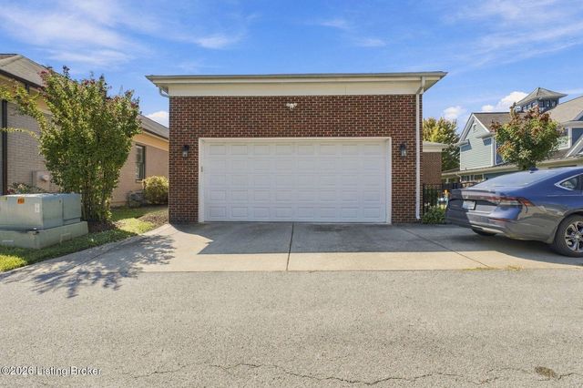 9103 Dayflower St, Prospect, KY 40059