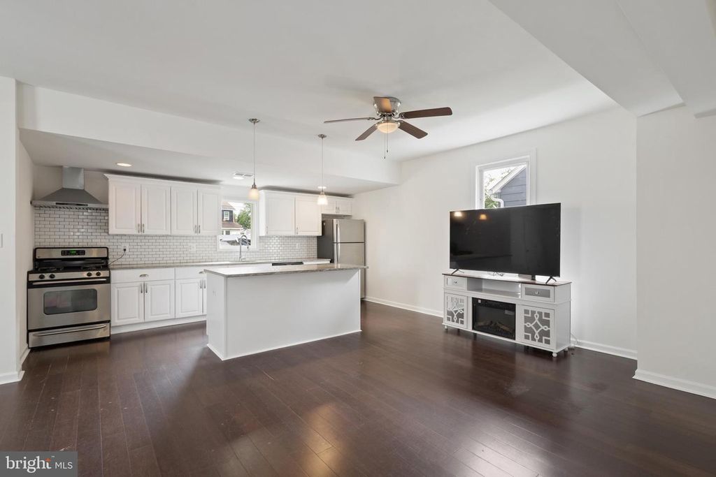 2917 VIRGINIA AVE, Baltimore, MD 21227