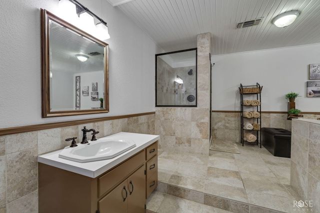 2052 Country Club Estates Circle, San Angelo, TX 76904