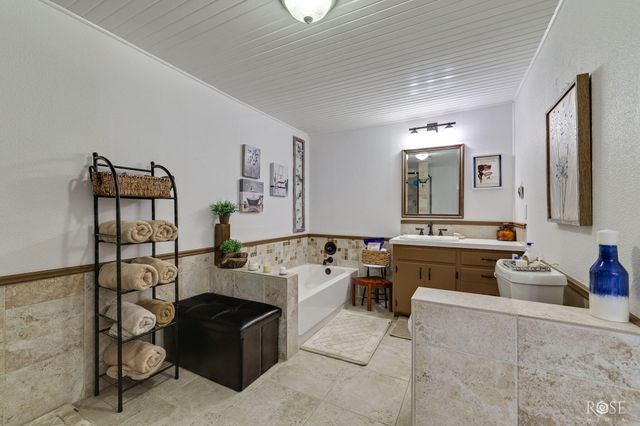 2052 Country Club Estates Circle, San Angelo, TX 76904