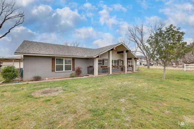 2052 Country Club Estates Circle, San Angelo, TX 76904