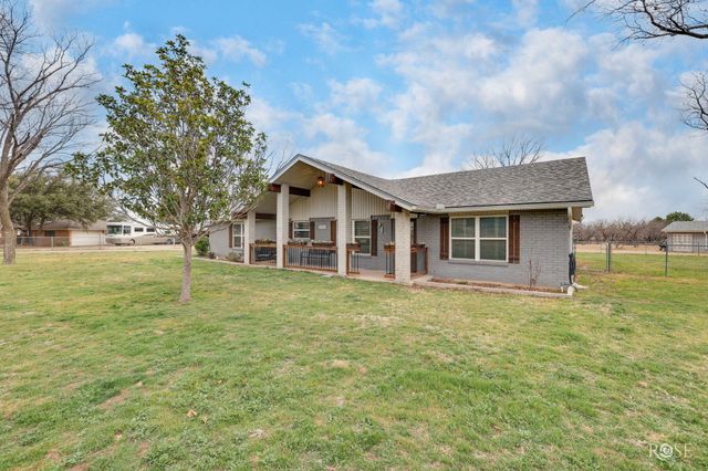 2052 Country Club Estates Circle, San Angelo, TX 76904