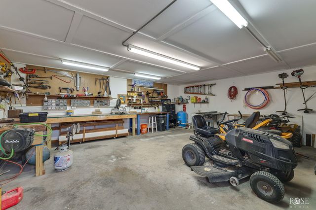 2052 Country Club Estates Circle, San Angelo, TX 76904