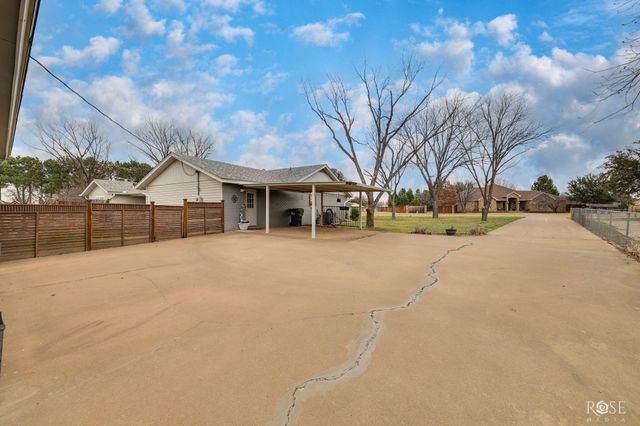 2052 Country Club Estates Circle, San Angelo, TX 76904