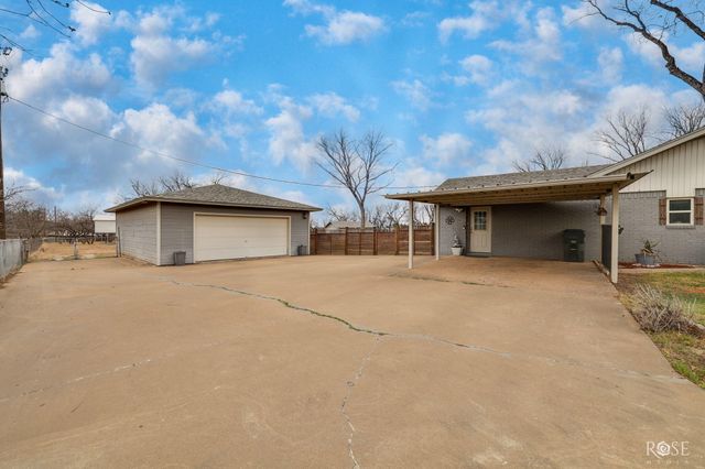 2052 Country Club Estates Circle, San Angelo, TX 76904