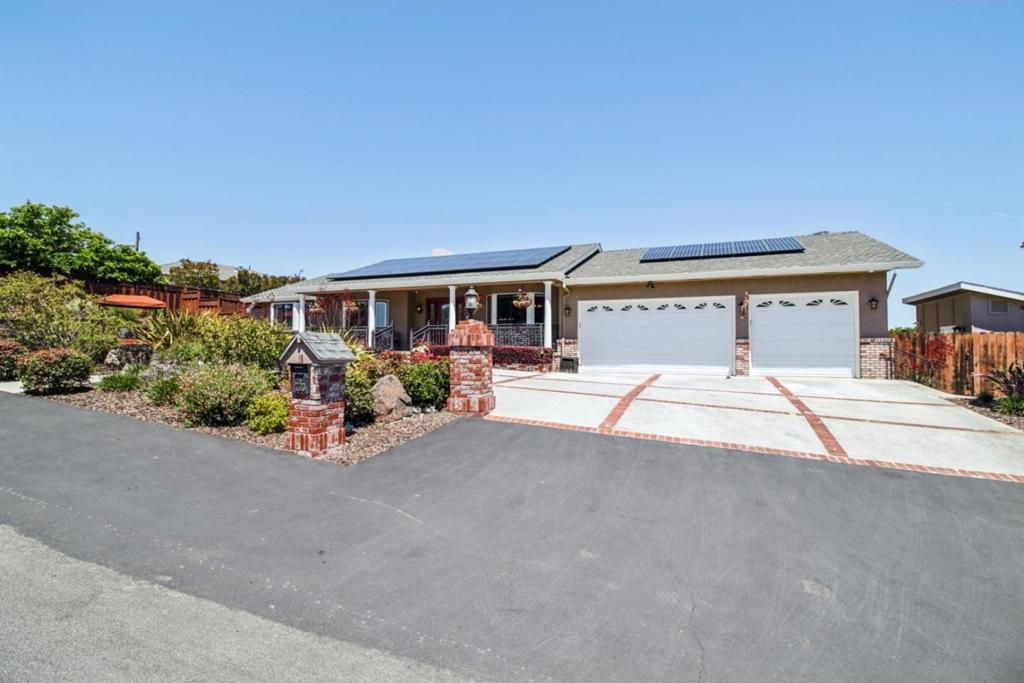 Image 1 of property listing at 733 Temescal Way, Redwood City, CA 94062