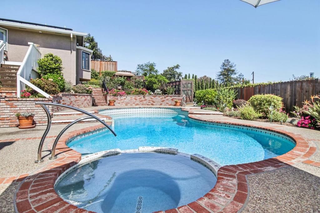 Image 101 of property listing at 733 Temescal Way, Redwood City, CA 94062
