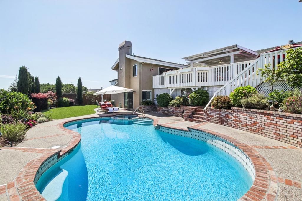 Image 104 of property listing at 733 Temescal Way, Redwood City, CA 94062