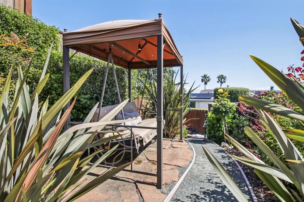 Image 117 of property listing at 733 Temescal Way, Redwood City, CA 94062