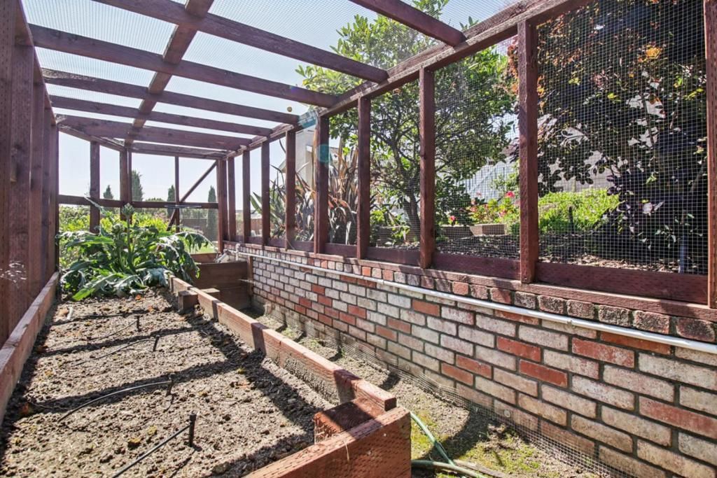 Image 118 of property listing at 733 Temescal Way, Redwood City, CA 94062