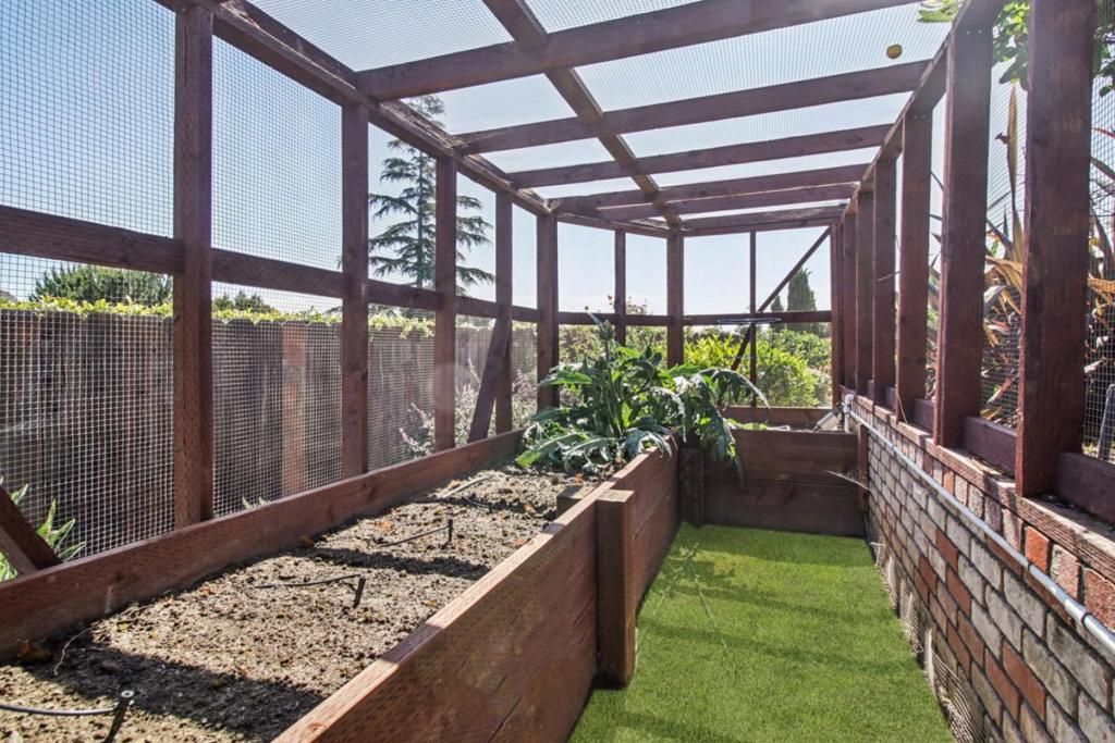 Image 119 of property listing at 733 Temescal Way, Redwood City, CA 94062