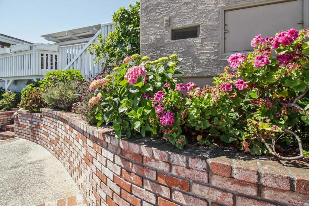 Image 121 of property listing at 733 Temescal Way, Redwood City, CA 94062