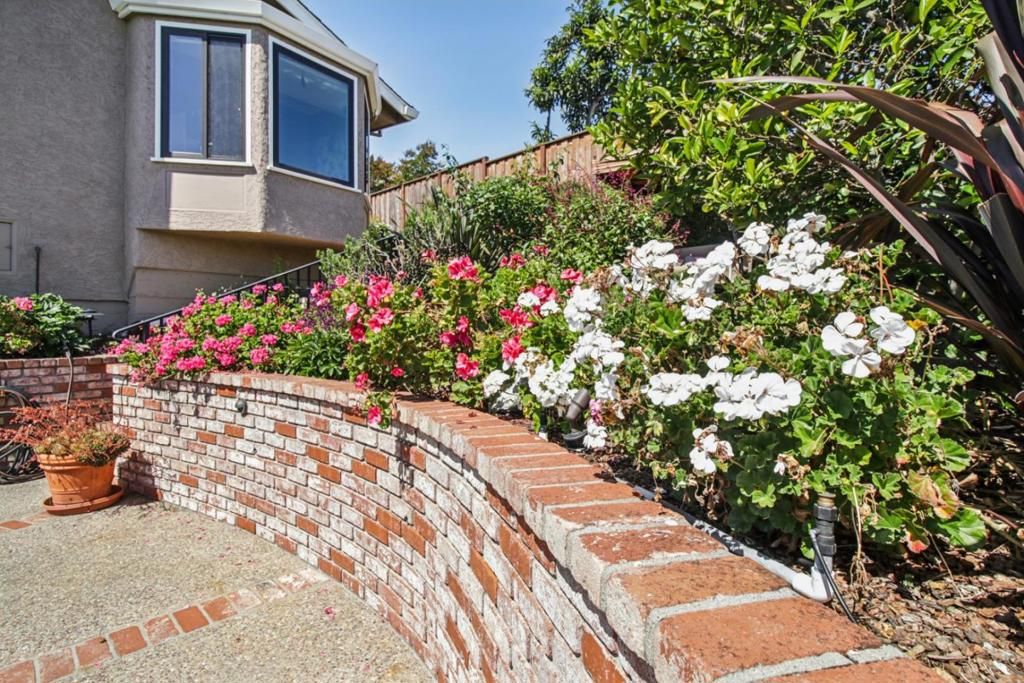 Image 122 of property listing at 733 Temescal Way, Redwood City, CA 94062