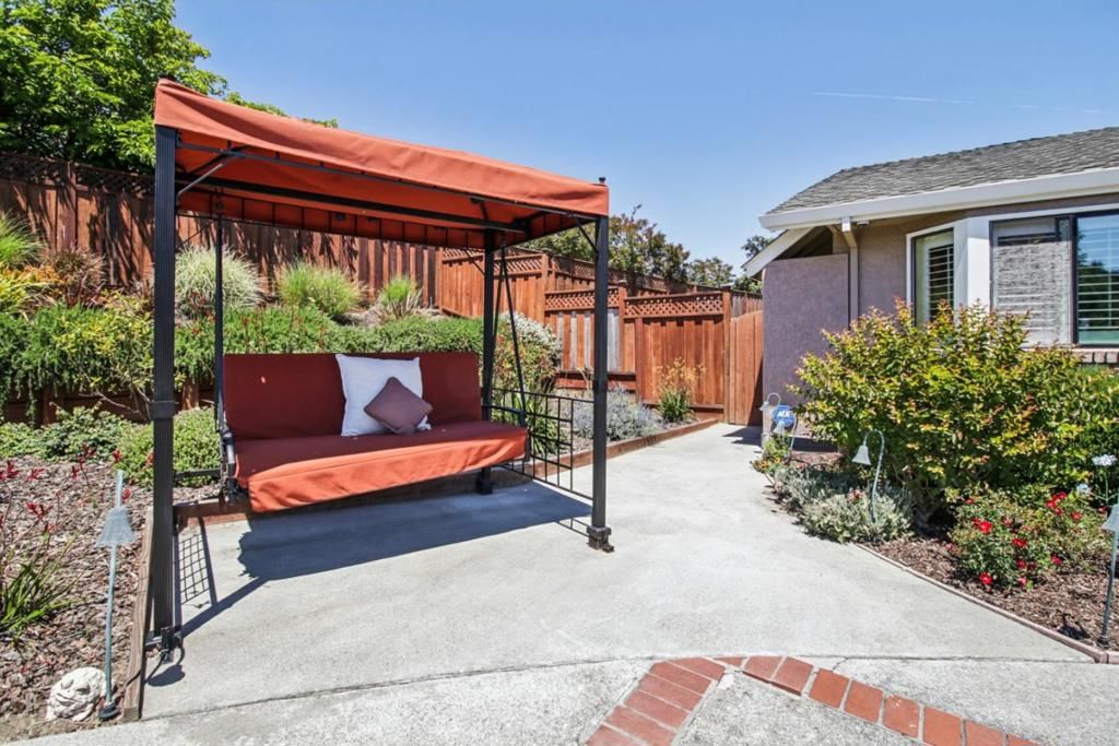 Image 124 of property listing at 733 Temescal Way, Redwood City, CA 94062