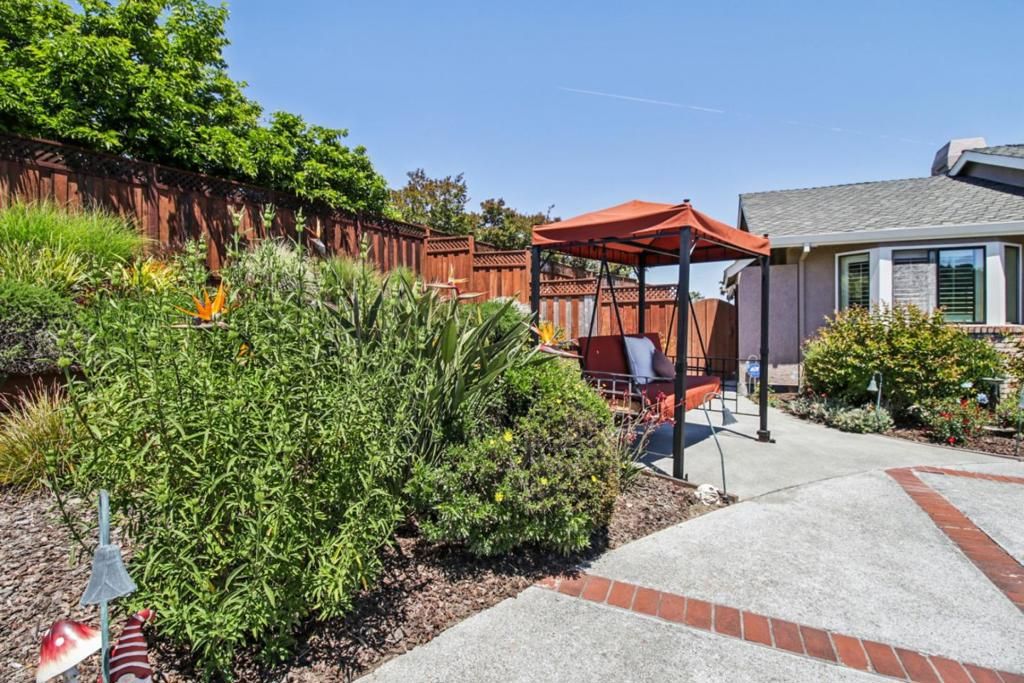 Image 125 of property listing at 733 Temescal Way, Redwood City, CA 94062