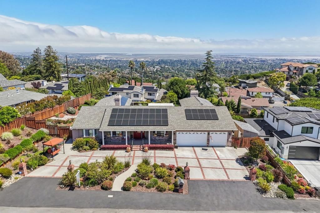 Image 132 of property listing at 733 Temescal Way, Redwood City, CA 94062