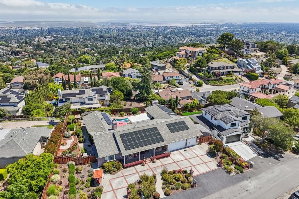 Image 135 of property listing at 733 Temescal Way, Redwood City, CA 94062