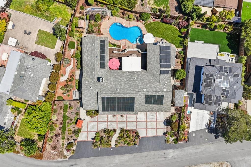 Image 136 of property listing at 733 Temescal Way, Redwood City, CA 94062