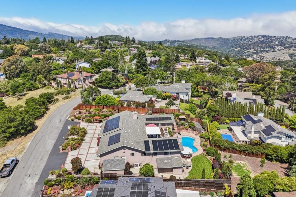 Image 138 of property listing at 733 Temescal Way, Redwood City, CA 94062