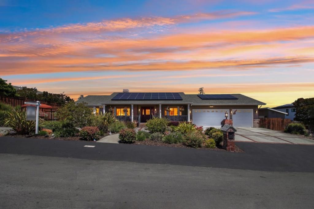 Image 142 of property listing at 733 Temescal Way, Redwood City, CA 94062