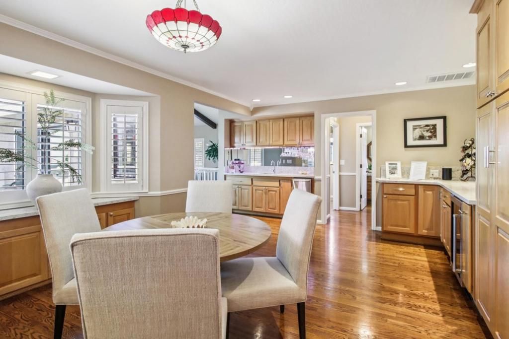 Image 18 of property listing at 733 Temescal Way, Redwood City, CA 94062
