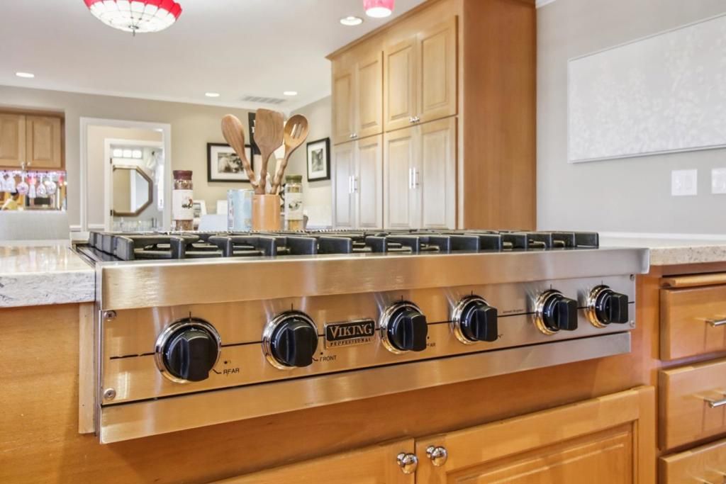Image 37 of property listing at 733 Temescal Way, Redwood City, CA 94062