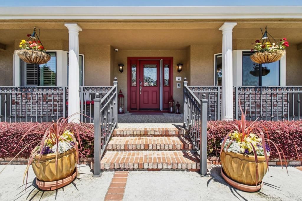 Image 4 of property listing at 733 Temescal Way, Redwood City, CA 94062