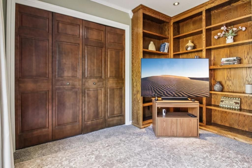 Image 48 of property listing at 733 Temescal Way, Redwood City, CA 94062